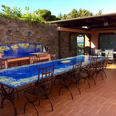 Fòla Con Piscina Villa