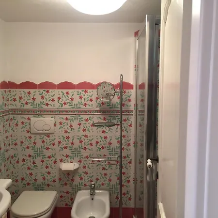 Fòla Con Piscina Villa