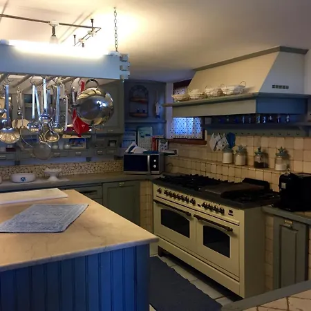 Fòla Con Piscina Villa